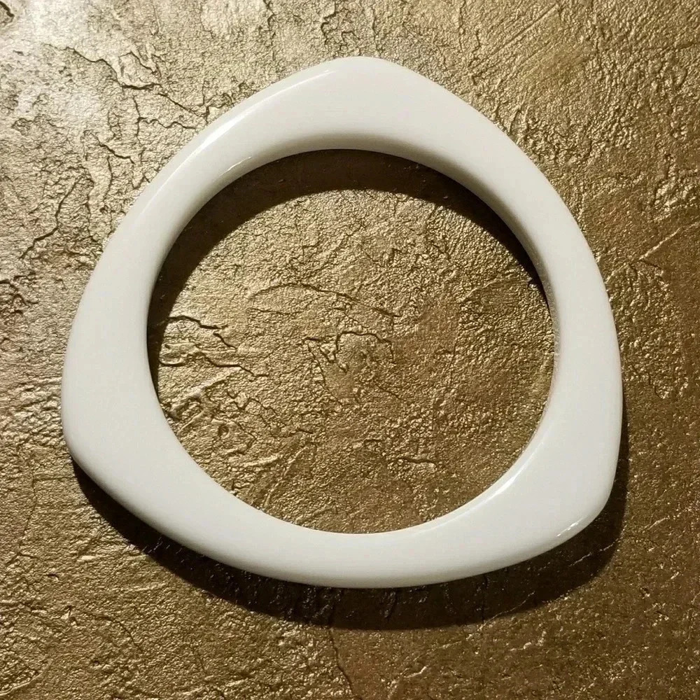 Retro 80s Lucite Triangle White Bangle Bracelet - Picture 3 of 6